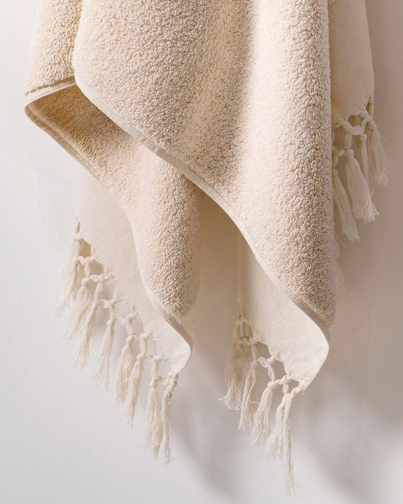 Plush & Bare Bath Towel In Ecru