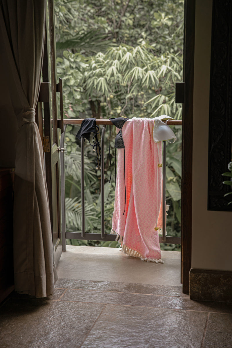Silent Ripple Pure Cotton Bath & Beach Towel In Baby Pink